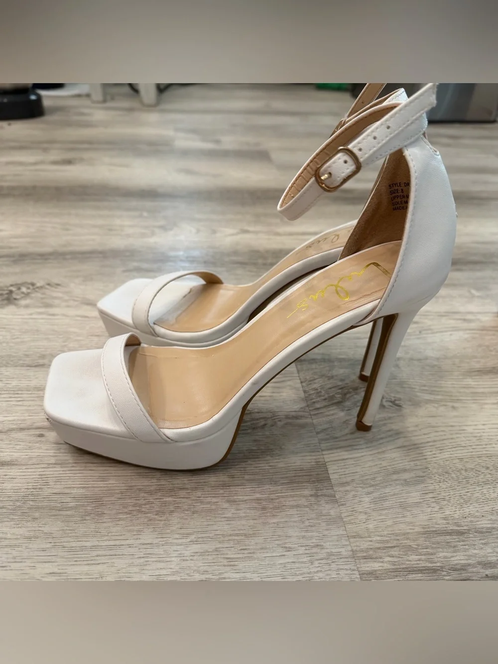 Lulus‎ White Platform Ankle Strap Heels Size 8